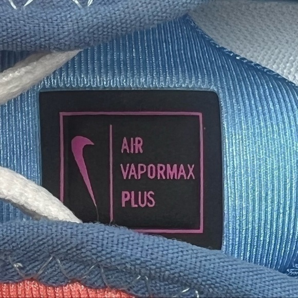 Nike Air Vapormax Plus Running Shoes - Picture 11 of 12
